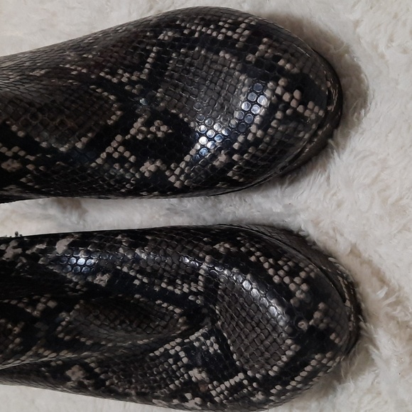 Steve Madden Boots - Picture 4 of 8